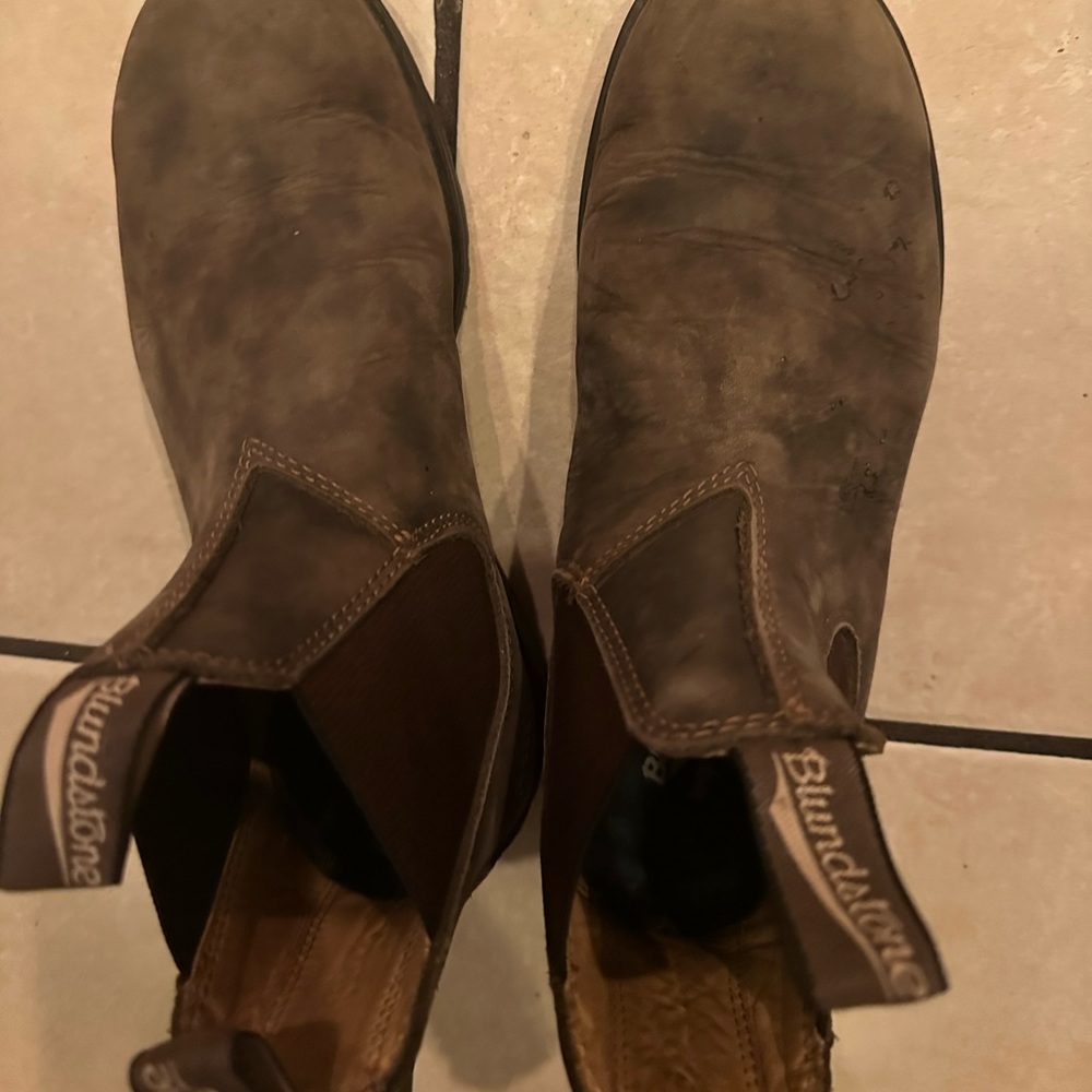 Blundstones women’s size 9